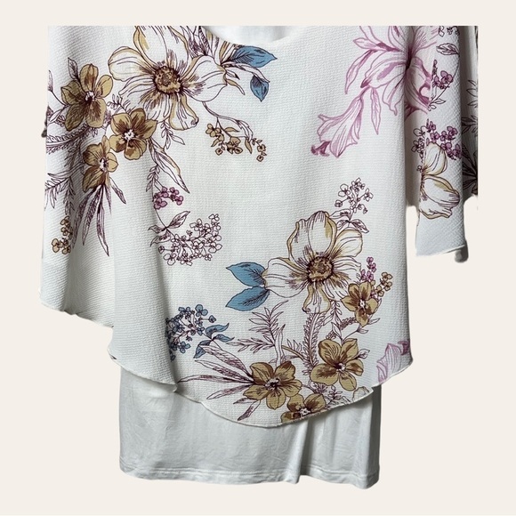 1134. COLORI SLIT SLEEVE‎ BLOUSE OFF WHITE IN COLOR MULTICOLORED FLORAL PATTERN - Picture 4 of 10